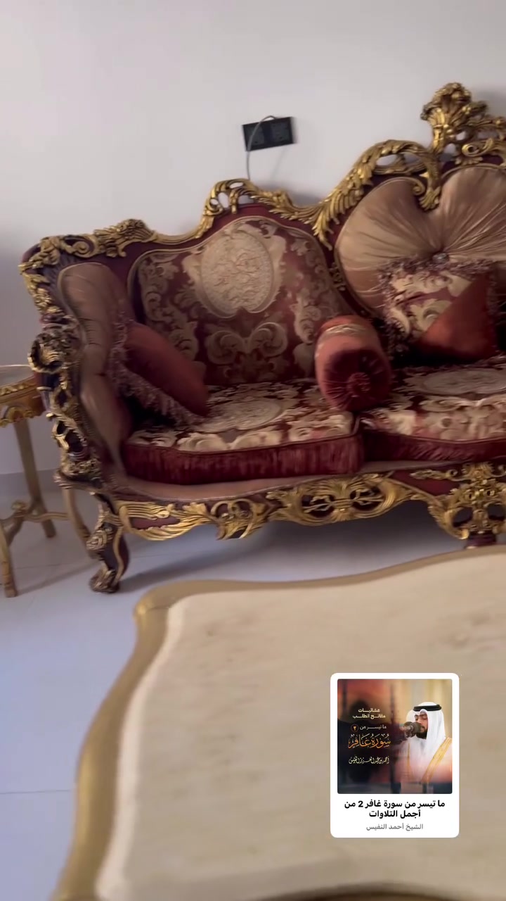للبيع تخم ملكي فخم جدًا ✨🤎
التخم مثل ما واضح بالصور، نظيف ومرتب وفخم، ١٠ مقاعد مناسب للصالونات والضيوف.
أريد بي 1,250,000 دينار 💰
وبي مجال بسيط للجادين 🌷
السعر مناسب جدًا مقارنةً بالتخم وفخامته
***********
