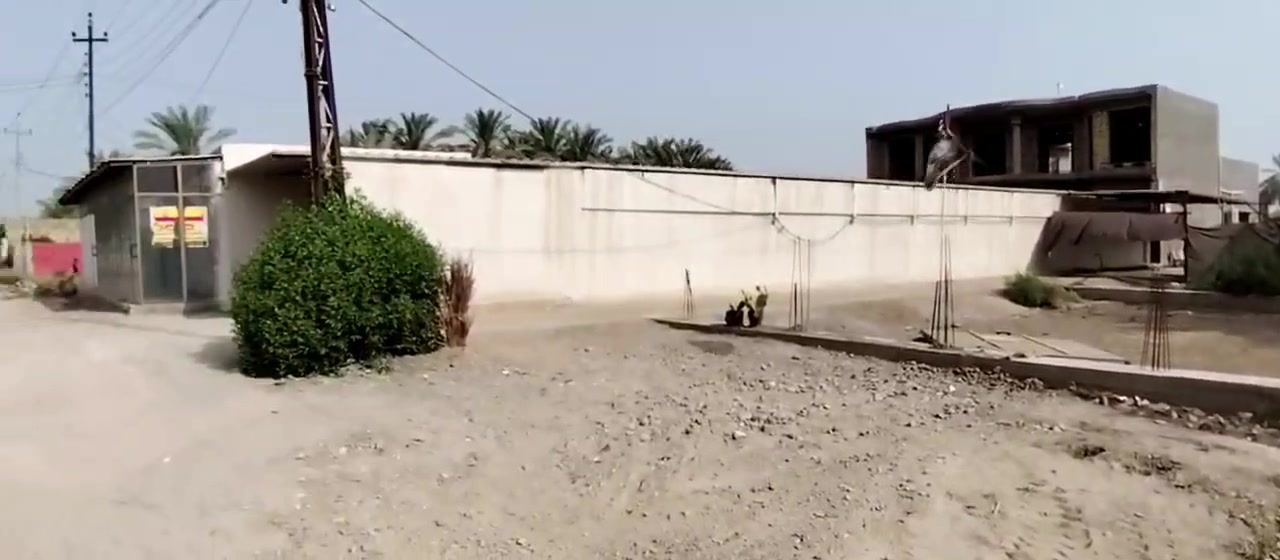 السلام عليكم 
بيت طابقين للبيع...  نزال البيت 15 والعرض 17 المساحة الكلية 3100
 يحتوي على ثلاثة محلات في الواجهيه ومطعم قيد الانشاء مع مزرعة خلف البيت تحتوي على أشجار التين والنخيل ...  طابو زراعي سند 25 منفصل.  بأسم صاحب الدار 

العنوان :: محافظة بابل :: السياحي طريق حله حمزه منطقة الياسيه قرب الامام الحسن (ع) 
للأستفسار على الرقم 
***********
