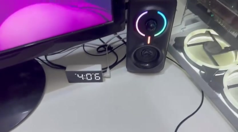 للبيع المواصفات بلصور موجوده و كلشي الي فليديو يجي وياها الميز الكرسي يوبيئس ثنين جوستك كيبورد ماوس كلشي بلفيديو تاخذه وياها الرقم ***********

