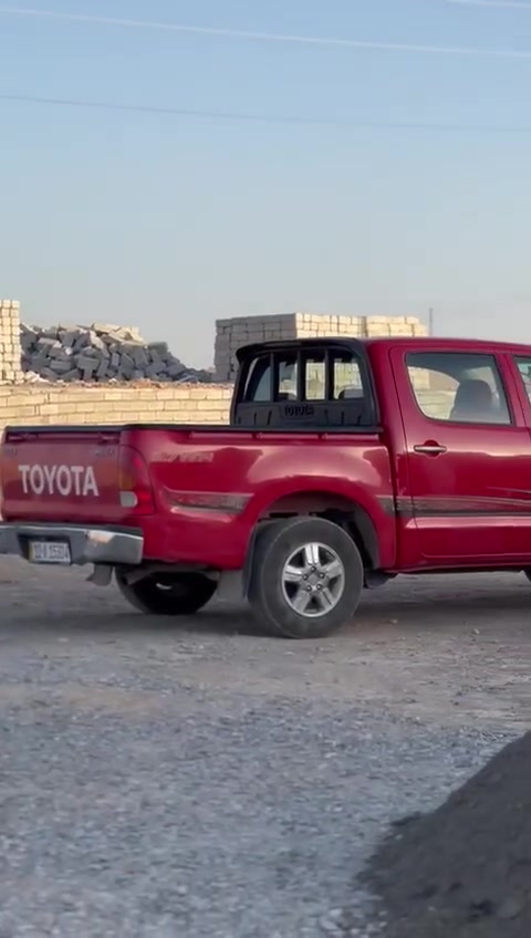السلام عليكم 
للبيع تويوتا هايلوكس 2009 ماليزي* 🚘
‏
‏*المواصفات:*
‏- *الموديل:* 2009 
‏- *المنشأ:* ماليزي 
‏- *اللون:* احمر 
‏- *نوع القير:*كير عادي
‏- *الممشى:* 270 الف كم
‏- *الصبغ:* بارد 
‏- *الحالة:* نظيفة جداً 
‏- 
‏***********/ اتصال وواتساب وماسنجر
