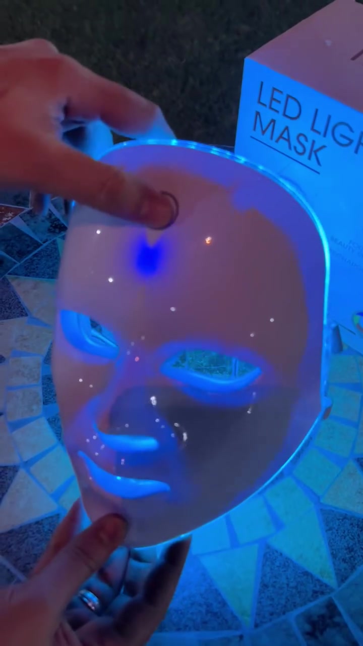 قناع LED • ٧ ألوان • شحن لاسلكي