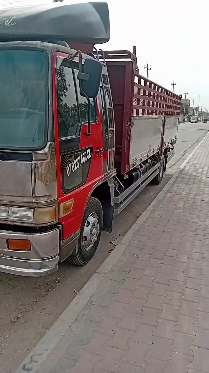 سلام عليكم طيره للبيع سبعين عادي لابخار ولاتنقيص تخم تاير  سته وربع مطوله ربع متر  العنوان ميسان سعر ١٤٠    ***********

