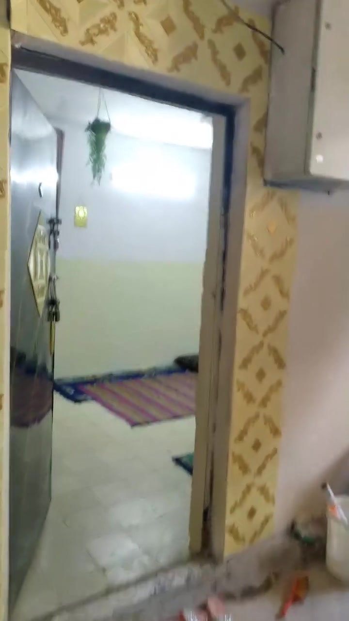 شقه للبيع طابق 3 وسطح معزول وبي غرفه 8مترات  الزعفرانية عمارات اسعيده شارع المشجر عماره 7شقه 11عل شارع بسمي ومحوردرج من البالكون وعل سطح تحويل ثاني يوم السعر 60مليون,,,,, وبي مجال بسيط التصال *********** تفاصيل الشقه بل صور
