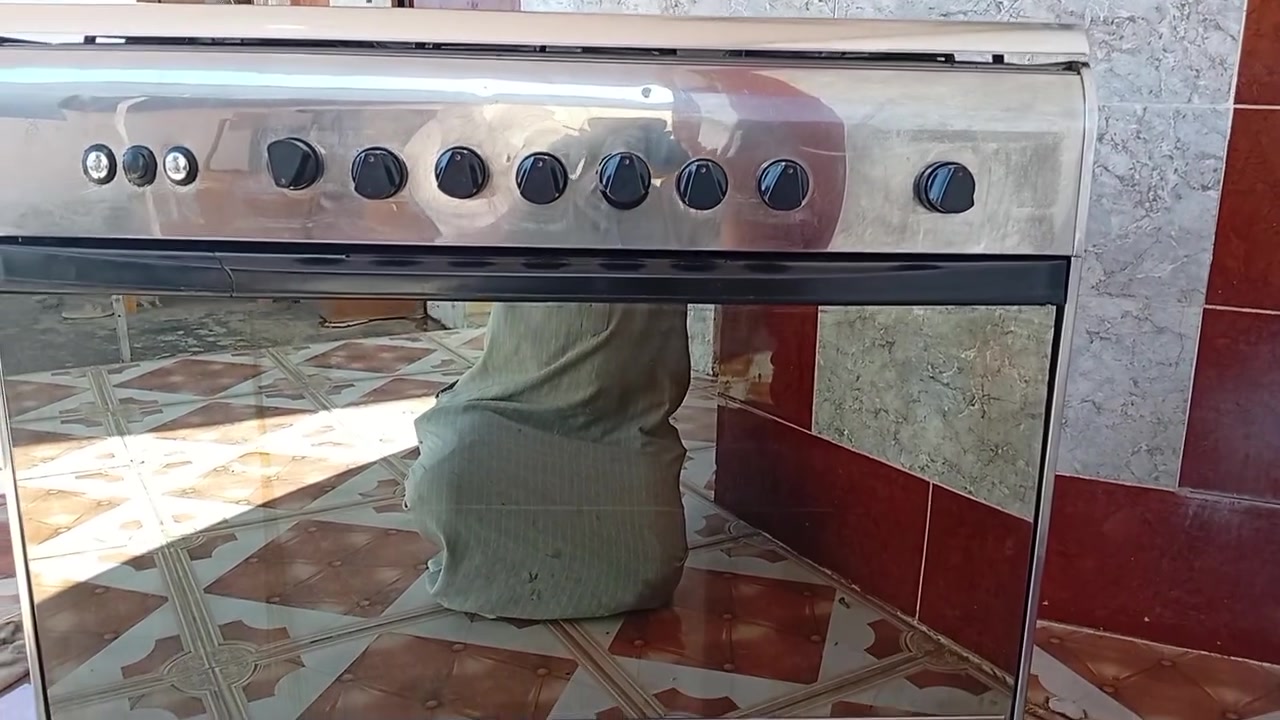 طباخ انفيرسل • ٥ عيون • شغال