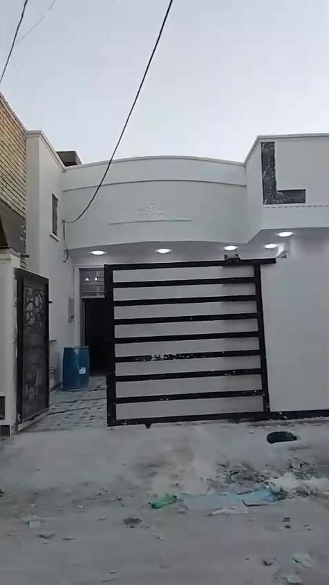 للبيع 200 متر طابق ونص 4 غرف ضباط ثانيه زراعي بلديات بظهر معسكر البلديات استفسار ***********

