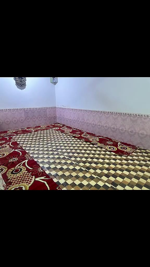 السلام عليكم
بيت للبيع كرمة علي شارع ام البنين ع. بيت علئ الشارع مساحة 350 متر يحتوي على دوانيه وكراج وحمام خارجي.
وأربع غرف ومطبخ وصحيات. ومساحه خارجيه الأرض زراعي. السعر (85 )قابل للتفاوض. ملاحظة خلف البيت يوجد بيت قديم بمساحه 130 يمكن أن يندمج مع البيت ينباع لوحده او ليحب ياخذهم سوه للتواصل ***********
