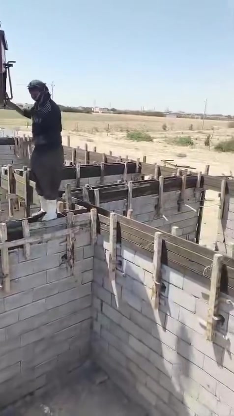 يا الله بسم الله الرحمن الرحيم 

السلام عليكم اهلنه وناسنه في البصره 

مستعدون لعمل التسليح بل كامل معا الصب شرط درجه اوله

 وخشب جديد *********** صاحب العمل
