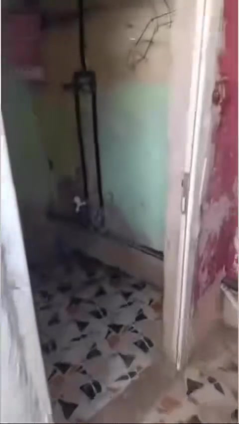 دار معروض للايجار في منقطه لعزيزيه 
تفاصيل البيت يحتوي عله 3 غرف وصاله وديوانيه 
للاستفسار عله رقم ***********
