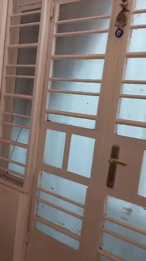 (( شقة ارضي مؤثثة بالكامل للأيجار ))  ...
شقة أرضية مؤثثة بالكااااامل في منطقة الوزيرية شارع السفارة التركية سابقا مجاور بنك الزراعة التركي قرب مكتب الفيزة تحتوي على  صالة وغرفتين نوم ومطبخ وحمام ....
للاستفسار الاتصال على الرقم
***********
