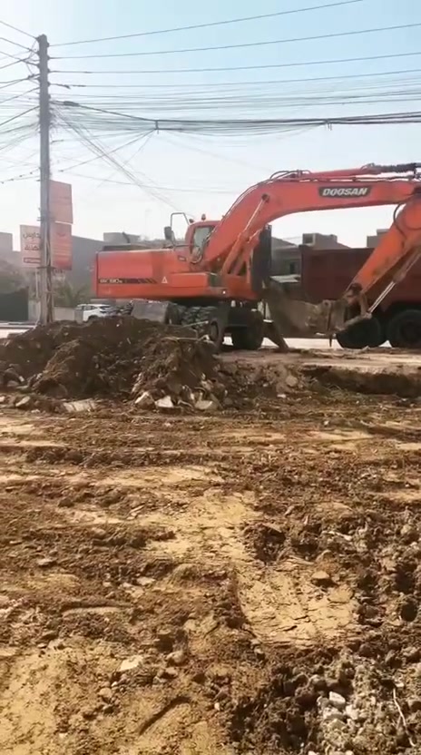 هدم الدور والبنايات المرتفعه وحفر الجفره وقطع البيوت المشتركه باحدث اليات الحديثه فرش السبيس والجلود مستمرون ليلا ونهارا في بغداد ضرغام ابو مصطفى هاتف***********//***********
