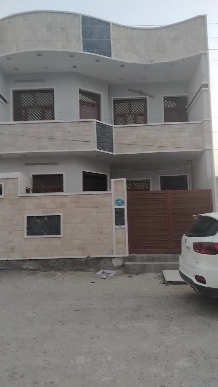 بيت البيع المساحه 120 متر بي 3 قرف نوم وصاله ومطبخ وهول وصحيات كامل الخدمات ماناقص شي بيي الاستفسار عن الرقم ***********
