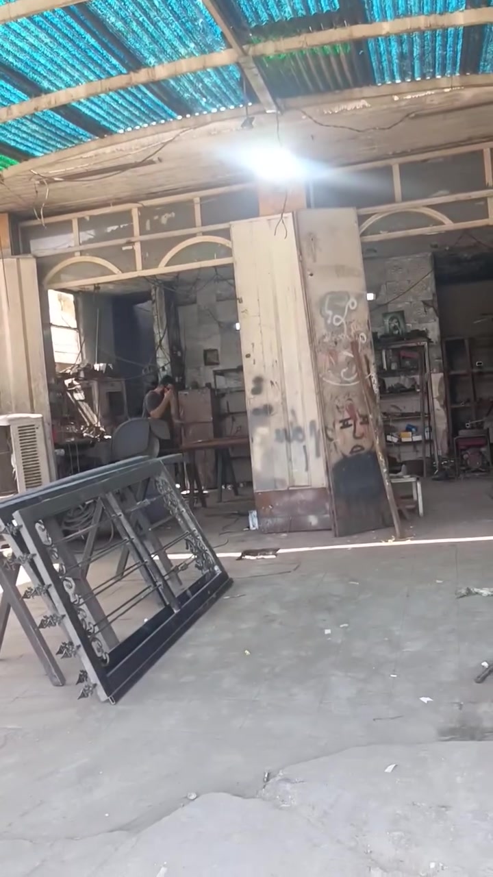 عرض خاص ويخبل سعر المتر ٤٥ الف بلاش والله وشرط الحديد جنل ابو 3 انج 4 مليم عرض لمدة شهر والحداد حسن غني عن التعريف والتسليم مو اكثر من يومين راسلني حتى انطيك رقمة
