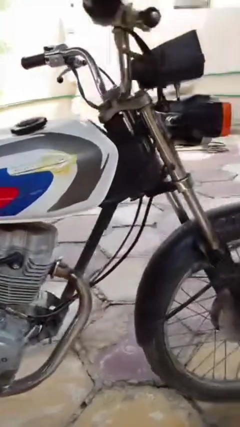 السلام عليكم دراجه ارشه لبيع مكينه 19 وشاصي17 شاصي اوراق ستنساخ كلشي شغال من الكهربايا نقص بكلايت و كشن سعر300وبيها مجال رقمي ***********
