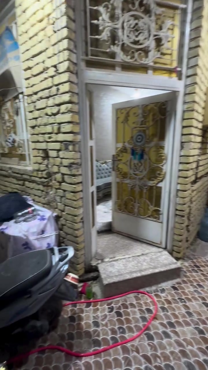 بيع او مرارس بناء حديث يرادله تلحيضات بسيطه 
شارع السفينه شارع داعي الحق عرض الشارع 12 متر 
طابقين الطابق الثاني سندويج السقف فقط تعكده او تعوفه هيج مابي تأثير مساحه 105 سعره 110 وبي مجال للشراي تفاصيل اكثر ***********
