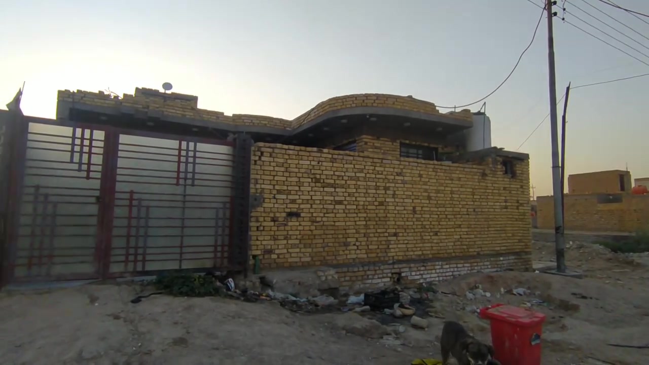 وي ابو الندم ابد لا تهتم
بيت للبيع 
المساحه 230
بناء حديث صاله سنه خريطه مرتبه 
سبب البيع مطلوب فلوس على البيت 
خامس بيت عل الشارع العام 
شارعها 10متر 
 بناء كله طابوك رباط وبتلو وسكف كونكريت 
ديوانيه 9امتار صالتين وحده 6والثانيه 8 كبار 
غرفتين جاهزات سراميك كامل بياض كامل فقط الصاله بياض تحتاج صحيات كلشي كامل عندك
ارضيه وجدار سراميك كامل مكمل ماي كهرباء مولد كلشي جاهزه 
تابع الفيديوا 
العنوان //ناصريه جامعة ذي قار منطقة الساده ال محمود 
الاستفسار تعال خاص وبخدمتك 
***********
