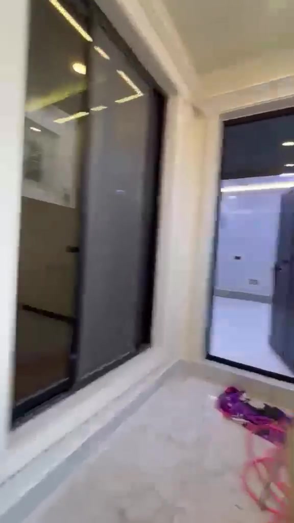 بيت للبيع بالدورة شارع كلية الفرابي
المساحة : 74 طابو صرف زراعي سند (25)
يحتوي على غرفتين + 2 حمامات 
واجهة ( 9 ) متر بناء سنة 2026 
ديكورات داخليه جميله جدا
يحتوي على ساحبات صاروخية 
السعر (165) بيه مجال 
للتواصل ***********

