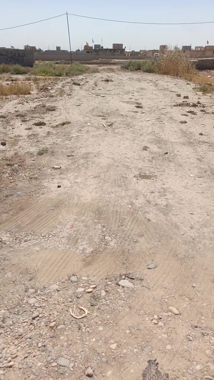 قطعه للبيع زراعي مساحه 208 حي لكوفه مقابيل بانزين خانه حجي عبد الحسن ملاغي قريبه عله شارع بني زيد تصال عله هاذه رقم سعر مناسب ***********
