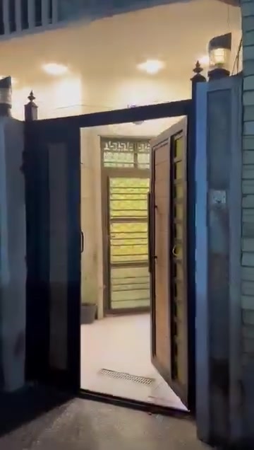 دار لليجار بلديات ضيا الحلفي مساحته 100 طابقين 3نوم استقبال مطبخ صاله البيت جديد متعوب علي لليجار فقط ايجاره 650قفل معروض عد دلال خاص مقفول ***********
