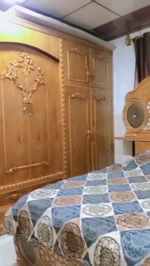 غرفه. عراقي للبيع خشب اصلي خشبها قوي ***********
