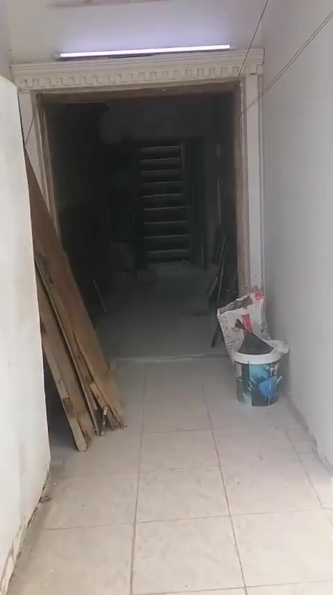 شقه تحتوي على غرفتين واسعات
وهول داخلي ومطبخ كبير وصحيات وبلكونه.  وسطح 
سعرها 500الف 
العنوان المهدية الثانيه قرب جامع شاهين
للاستفسار ***********
