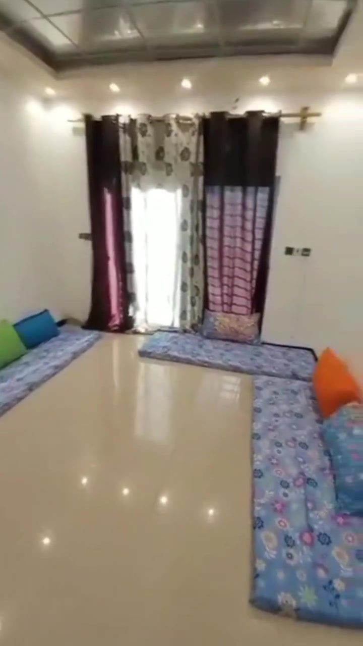 بيت للبيع ،مساحة 156 يحتوي على:

2غرف نوم واستقبال وصحيات عدد 2 ومطبخ وحولي فوك وجوه وحديقه وكراج ..الموقع📍

(الراشديه .البوحيات .بالقرب من جامع عبد الكريم ابو غازي ) 

للاســــتفــسار ،

***********
