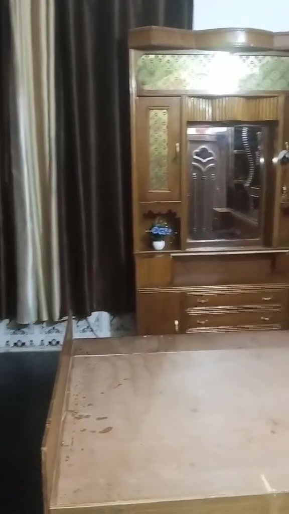 غرفه اللبيع حطاطه سعره مليون ربع مكانه زويه الفرات ***********
