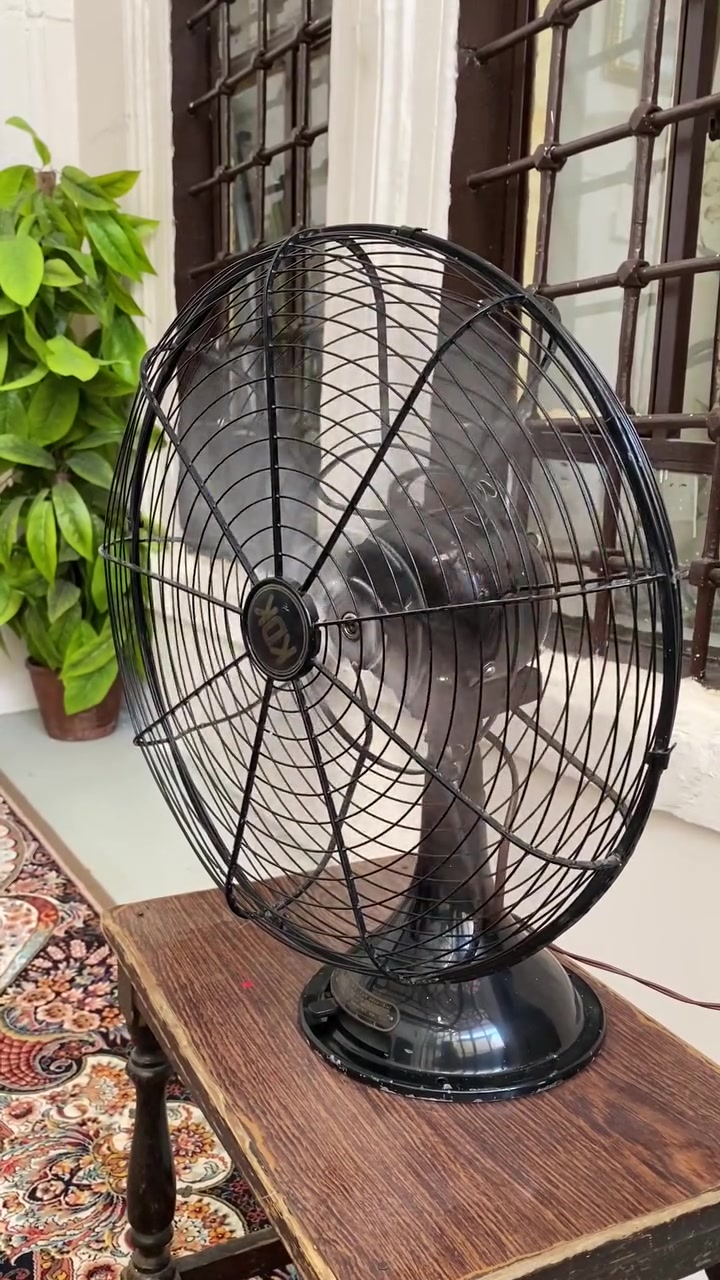 ‏بنك قديم
‏للبيع 
‏سعر على خاص
***********
