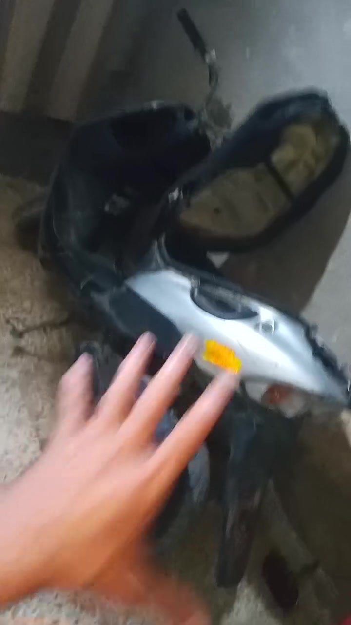 دراجه ساسوكي ابيع غراضها تفصيخ اي شخص محتاج شي منها أبيعه اسمع فيدو هذا رقمي ***********
