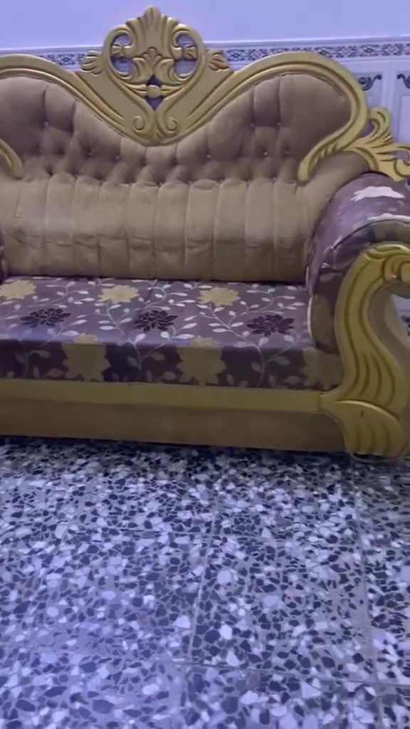 تخم عشر مقاعد وكراسي وطبلات للبيع للتواصل ع الرقم ‭***********‬
