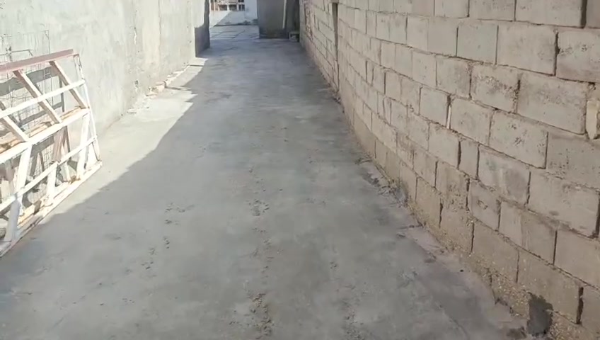 السلام عليكم بيت الى البيع المساحه 300 والتفاصيل بالفيديو المكان شارع 20 شارع الامام علي شارع المختار ابو نزار السعر 50 ابوي مجال ويصلح حسينيه اتصل على ***********
