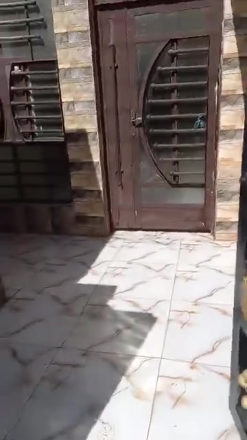 السلام عليكم  بيت للبيع الطابق الأول ستقبال وهوال وغرفتين نوم مطبخ حمام شرقي وغربي  والطابق الثاني تكون من ثلاث غرف نوم مساحه 150 والعنوان بل ثوره شارع العريض يم مولده وسام و التواصل عل هذا الرقم ***********والسعر خاص ومراوس اروس حسب القناعه
