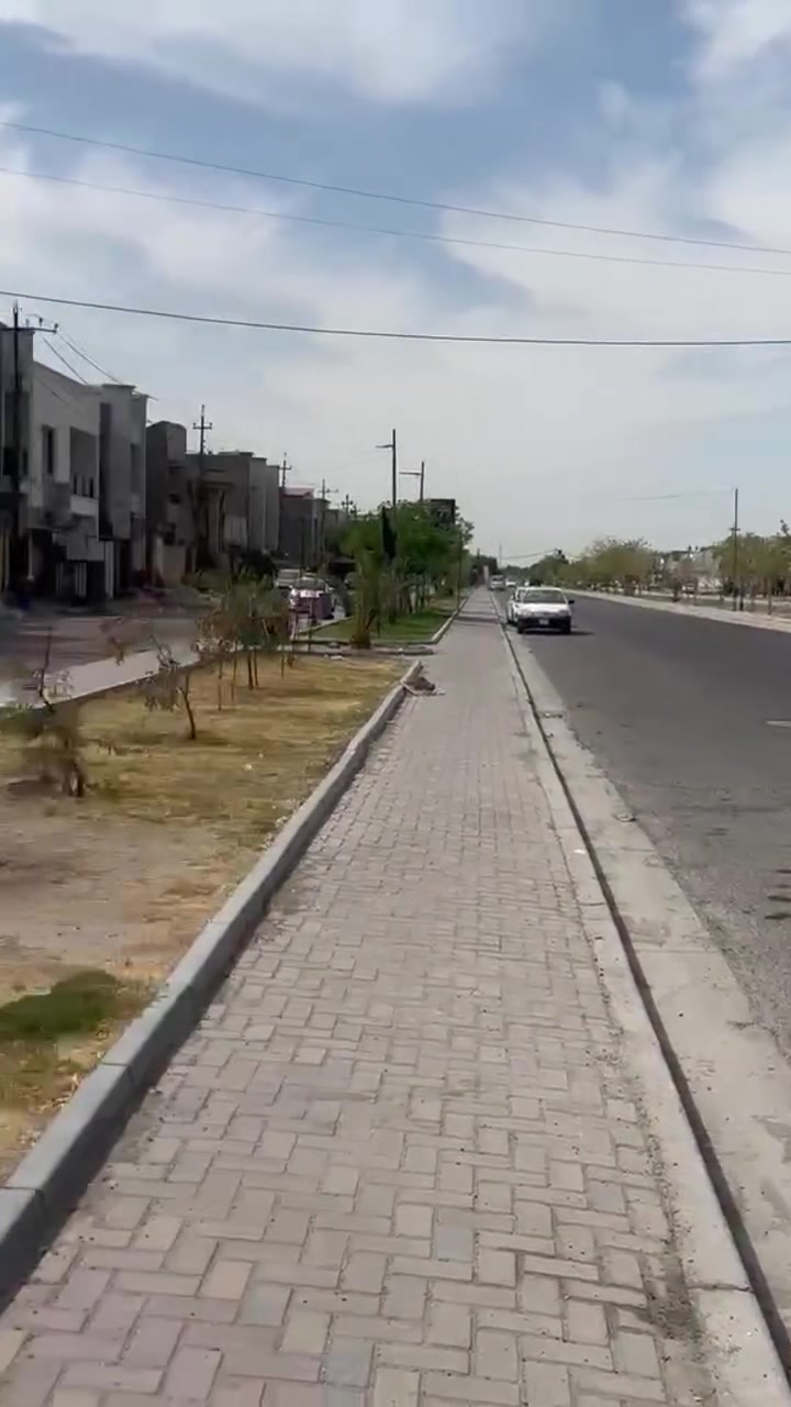 السلام عليكم
دار ١٠٠م للبيع 
بناء حديث ٥غرف نوم
حي الجهاد ٤شوارع
الاستفسار
***********
***********
