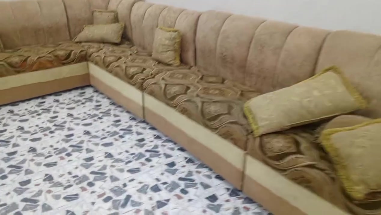 سلام عليكم عندي قنفات للبيع ول شراي يتصل عله هاذ الرقم ***********
