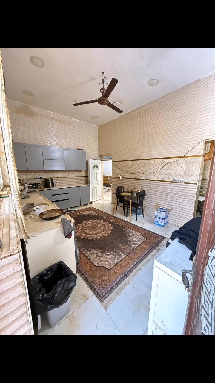 🏡 بيع سريع | دار ركن في بعقوبة بسعر جدآ مناسب. 

📍 الموقع: ديالى – بعقوبة – منطقة سيف سعد، ، مقابل شقق الغالبية.

📐 المساحة: 170 م²
📏 الواجهة: 10 م
📏 النزال: 17 م
🏠 ركن – طابو ملك صرف

✨ مواصفات الدار:

بناء حديث وتشطيب درجة أولى

طابقان

4 غرف نوم

حديقتان: داخلية وخارجية

صحيات داخلية وخارجية

كراج سيارة

بيت فول المواصفات

موقع مميز جداً وقريب من الطريق الرئيسي

💰 طريقة البيع:
✅ نقداً
✅ أو بالقسط

📞 للاستفسار:
***********

📍 أو مراجعة مكتب قمة الوسيط للخدمات العقارية
ديالى – بعقوبة – مدخل الرحمة، الشارع الرئيسي، مجاور علوة الرحمة.

تابع صفحتنا لتجد كل ما هو جديد 🏡✨
ربما يكون عقارك القادم بانتظارك!
