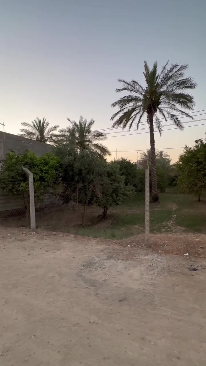 �

للبيع بستان بموقع ممتاز وقريب من كافة الخدمات، بمساحة 625 متر، طابو زراعي (سند 25) وسند مستقل ضمن دونم مساحته 2500 متر.

📏 الواجهة: 12 متر
📏 النزال: 53 متر

✅ على شارعين
✅ ماء متوفر
✅ كهرباء متوفرة
✅ ماء إسالة متوفر
✅ موقع هادئ ومناسب للسكن أو الاستثمار

📍 بين شارع المراسمة ونزلة السادة الشرفة

فرصة مناسبة لمن يبحث عن قطعة أرض زراعية بموقع جيد وخدمات متكامل
.***********.    

📩 للاستفسار ومعرفة السعر يرجى مراسلة الخاص
