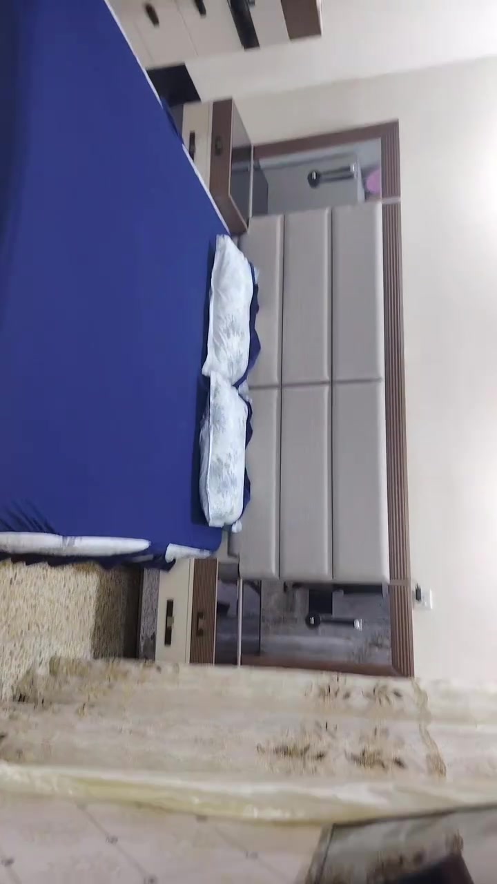 غرفة نوم تركي شرط مو صيني خشب ثقيل أبواب شفط سجة حديد مو بلاستك تخت نضام جك لدات بالميز ابو مراية والجوانب مال تخت غرفة نضيفة وكلشي اكو بالسوك بيها وصل مال شراء خذتها بمليونين و٤٠٠ قفلها مليون ونص وكلشي اكو بالسوك العنوان الأيمن وادي حجر ***********

