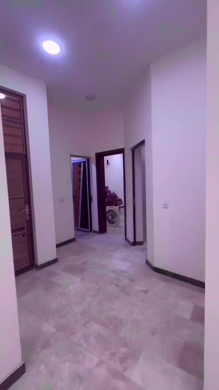 السلام عليكم(اربع) شقق سكنيه ومكاتب للإيجار نفس تصميم عنوانها كراده ساحه الواثق  فرع شميساني بناء حديث غير مسكون للستفسار تصال على رقم *********** او مراسله الصفحه
