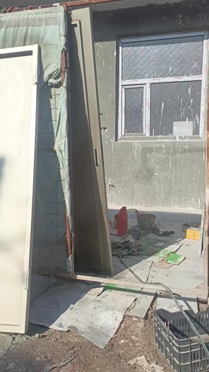 سلام عليكم نشتقل صبق ابو اب وشبابيك نتصال على الرقم ***********
