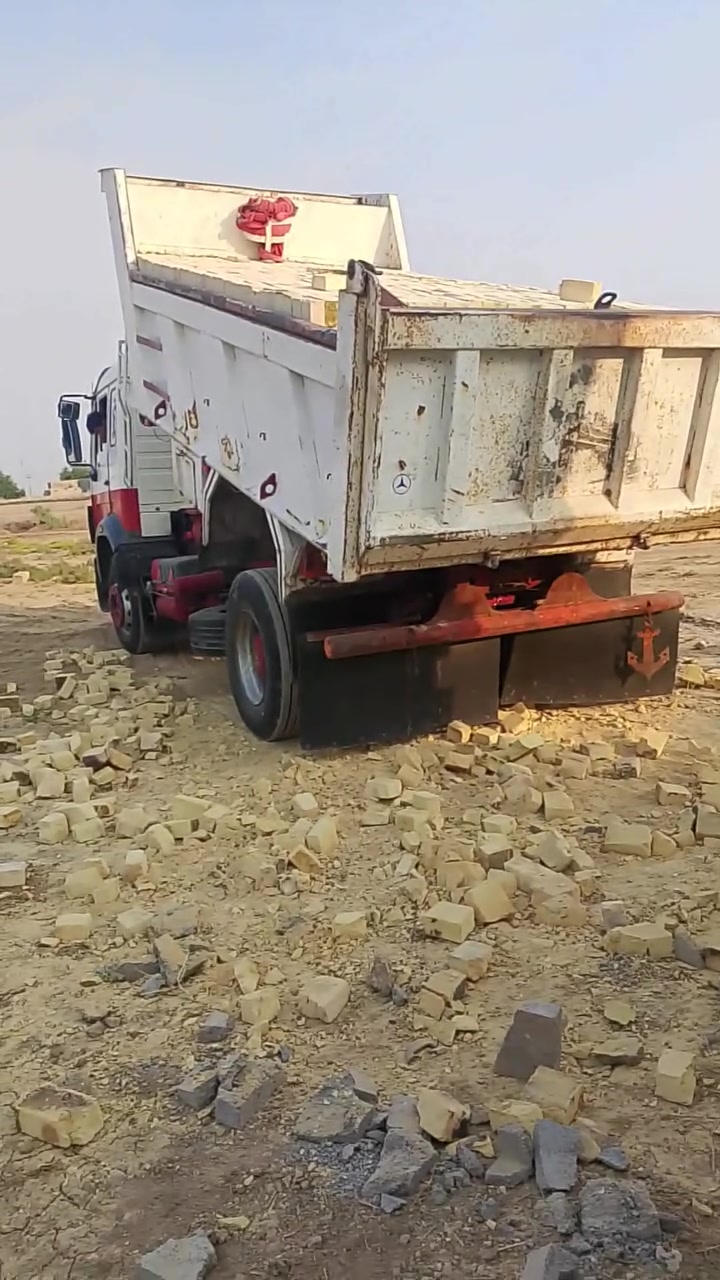 طابوق درجة أولى • توصيل ميسان • أسعار مناسبة