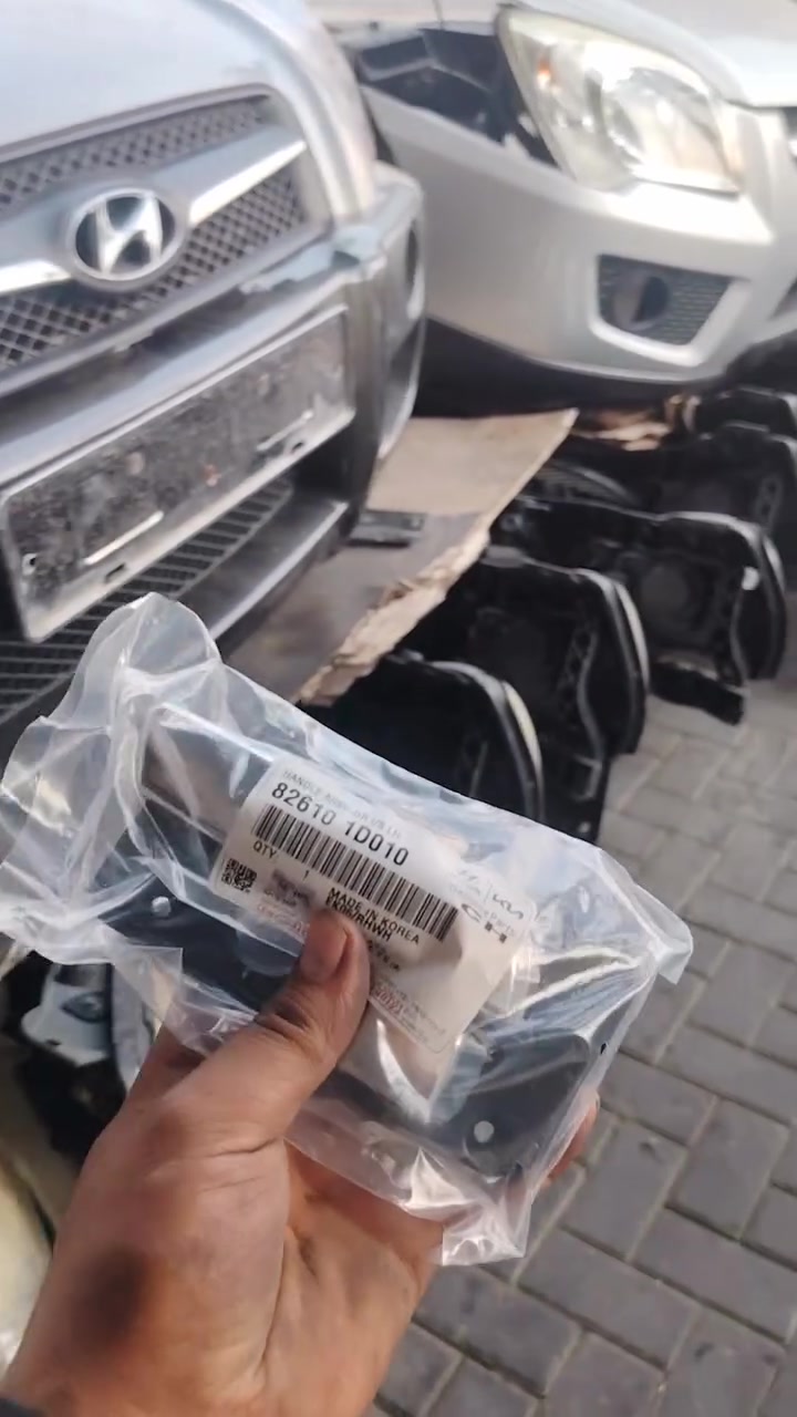 زبائننا الكرام، يسرّ *محلات سجاد العراقي* أن توفر لكم كل ما تحتاجه سياراتكم من أدوات احتياطية (سبورتج وتوسان) للموديلات من *2005 إلى 2010*.
زبائننا الكرام، يسرّ *محلات سجاد العراقي* أن توفر لكم كل ما تحتاجه سياراتكم من أدوات 
* *المتوفر:* جميع الأدوات والقطع 
* *الموقع:* بغداد - الطالبية - بجانب مستشفى مارينا الأهلي. بتوفر (توصيل لجميع المحافظات العراق) 
*للاستفسار والتواصل السريع (واتساب + اتصال):*
* ***********
*
أهلاً وسهلا  بالجميع
