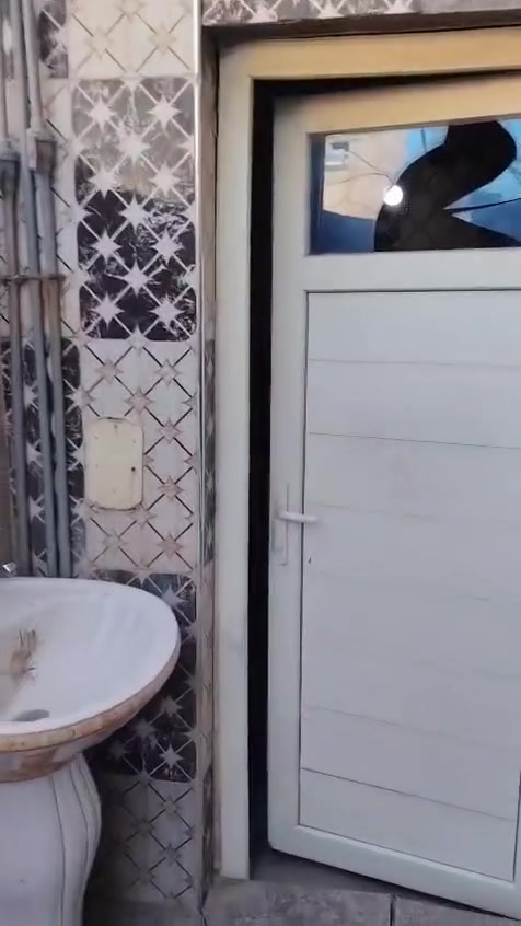 السلام عليكم عندي بيت ١٥٠ متر طابق واحد للبيع في حي الأمن الداخلي مقابل سيد محمد قرب المدارس للبيع عله شارع عشرين الشراي يراسل عله هذا الواتساب ***********
