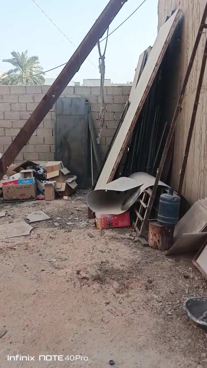 ساحة للإيجار في بابل / النزيزة
​المساحة: 6×12 متر (تصلح كمخزن أو مشروع تجاري).
​المنافذ: مدخلين (الأول ممر من الشارع العام، والثاني باب خلفية).
​التواصل: [‏‪***********‬‏]
