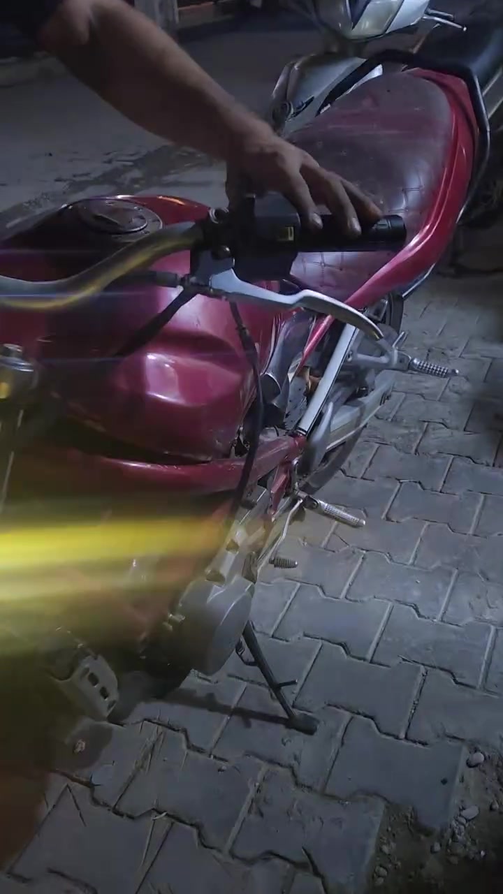 السلام عليكم دراجه بانده 400 نضيفه نقصها كتف شحن ويرادلها تنضيف كابريتر كهربأيات شغاله مكينه نضيفه الأوراق ضايعه أكفل سرقه و عشاير مكاني بغداد الحريه ***********
