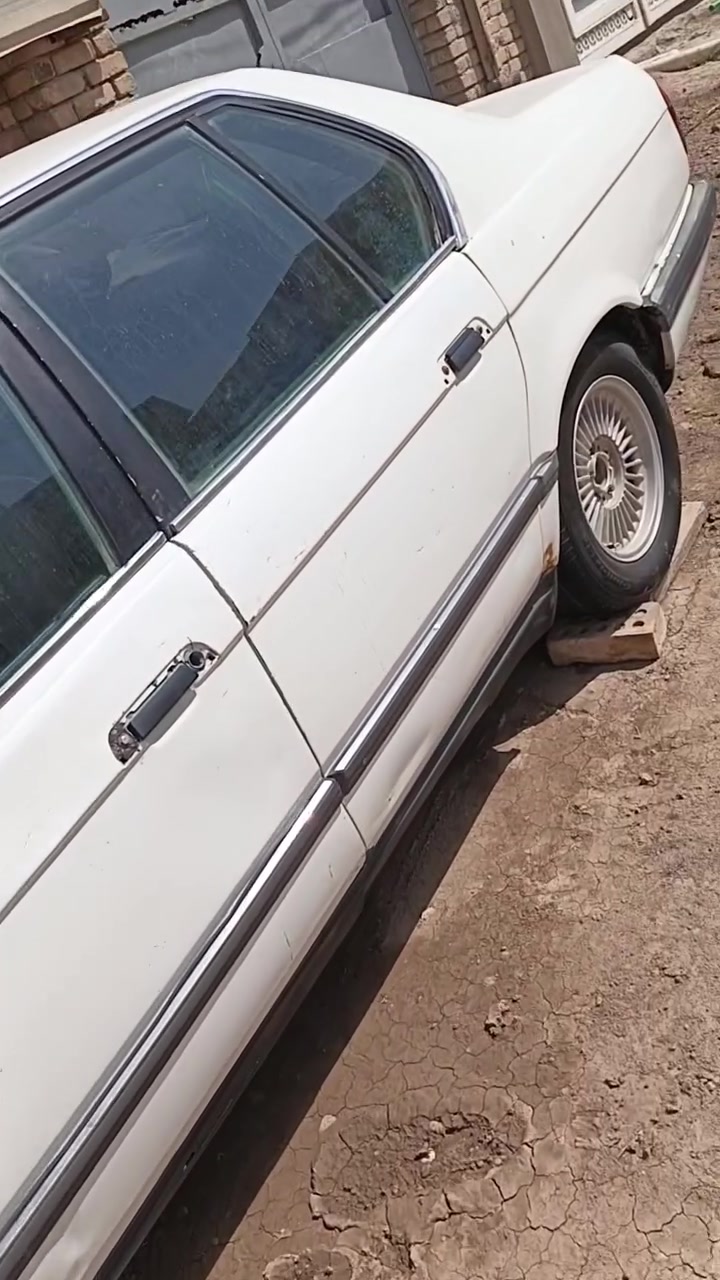 السلام عليكم BMW موديل 1991حجم730 6اسلندر مفتوح كير عادي كير مكينه بشرط كهربائيات كله شغاله حداديه ٥٠٪ رقم واسط تحويل بشرط تخم تاير باتري جديد تريد تعمير تريد تسقط بكيفك السعر قفل🔐🔐🔐 ٢٥ ورقه مكان السياره بابل مركز المدينه للاستفسار الرقم***********
