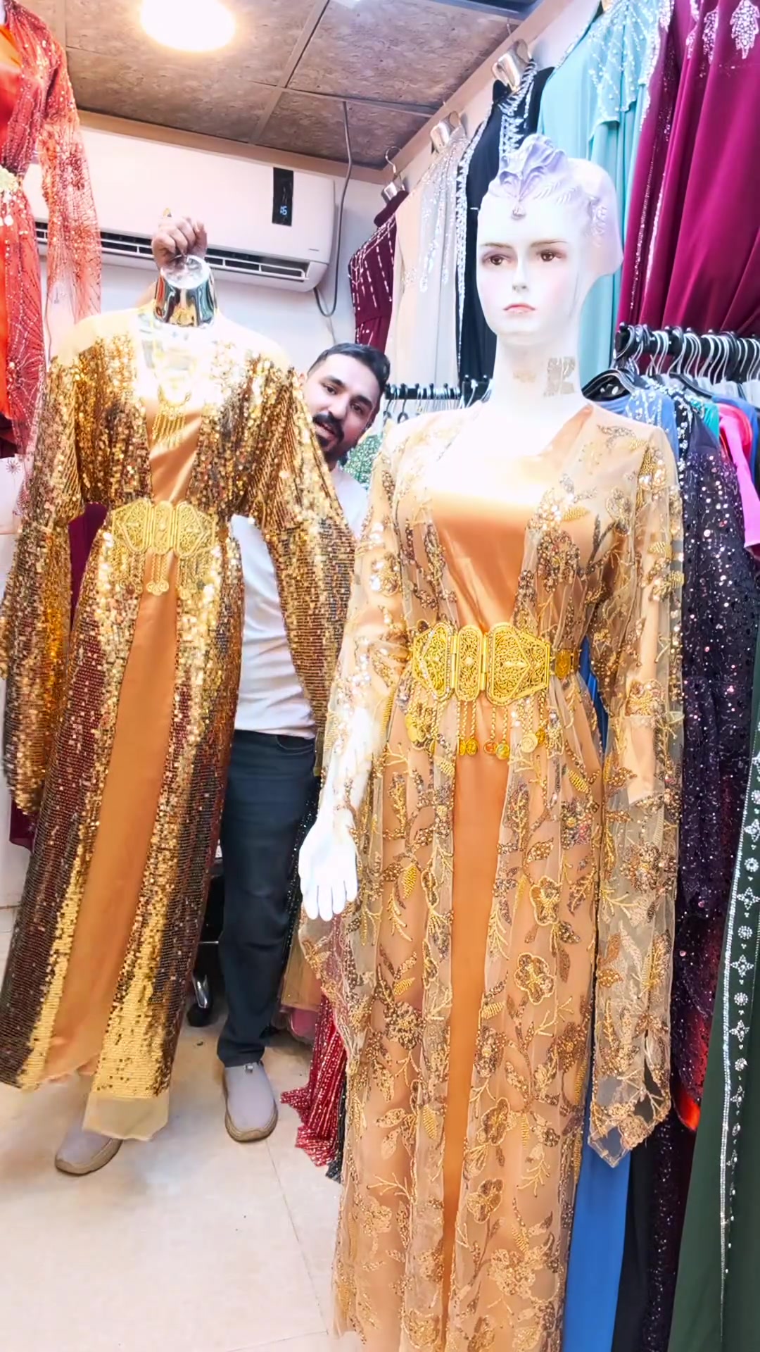 ملابس • لا تفاصيل