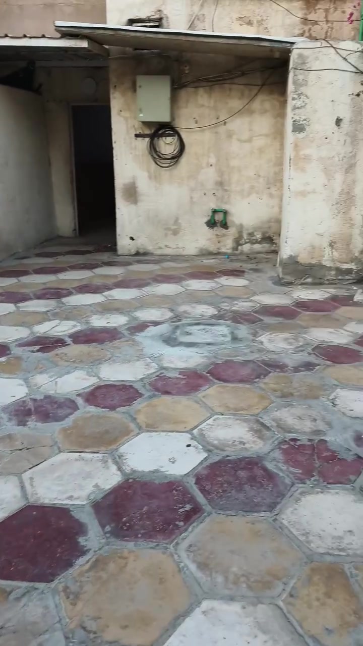 بيت ١٠٠ متر ب الميلاد للاجار ب ٢٠٠ الف بي غرفه و صاله و مطبخ وهذا رقمي ***********
