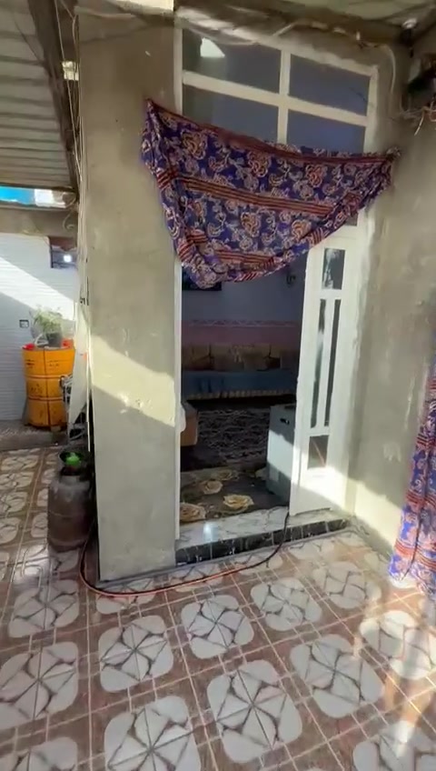 بيت مساحه ١٥٠ طابو زراعي موقع حله ورديه قرب مطعم همهم غرفتين وصاله ومطبخ ومدخل واستقبال وصحيات خارجيه وداخليه كونكريت مسلح يبعد ٥٠ متر عن التبليط الرئسي سعر ٥٠ مع المجال البسيط استفسار اتصال مع وتساب ***********
