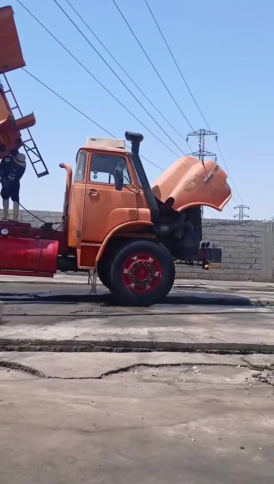 للبيع مان موديل 82 مكفول كفاله عامه رقم انبار نكليزي سعر ٢٨ وبي مجال ***********
