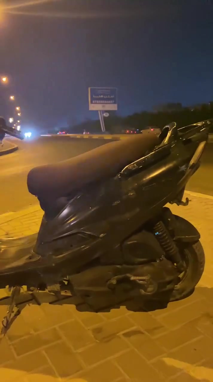 السلام ماكس 140 مستعجل عل بيعه مكينة نعومة و مشي كلش حلوة تطلع بيه وين ما تريد دراجة قوية و تتحمل
دراجة سلف يشتغل بس باتري ضعيف تشتغل هندر واحد 
سعر 250الف و بي مجال حك جية 
مكاني بغداد-شعلة-مقابل مستشفى الشعلة 
خاص او تواصل رقم ***********
