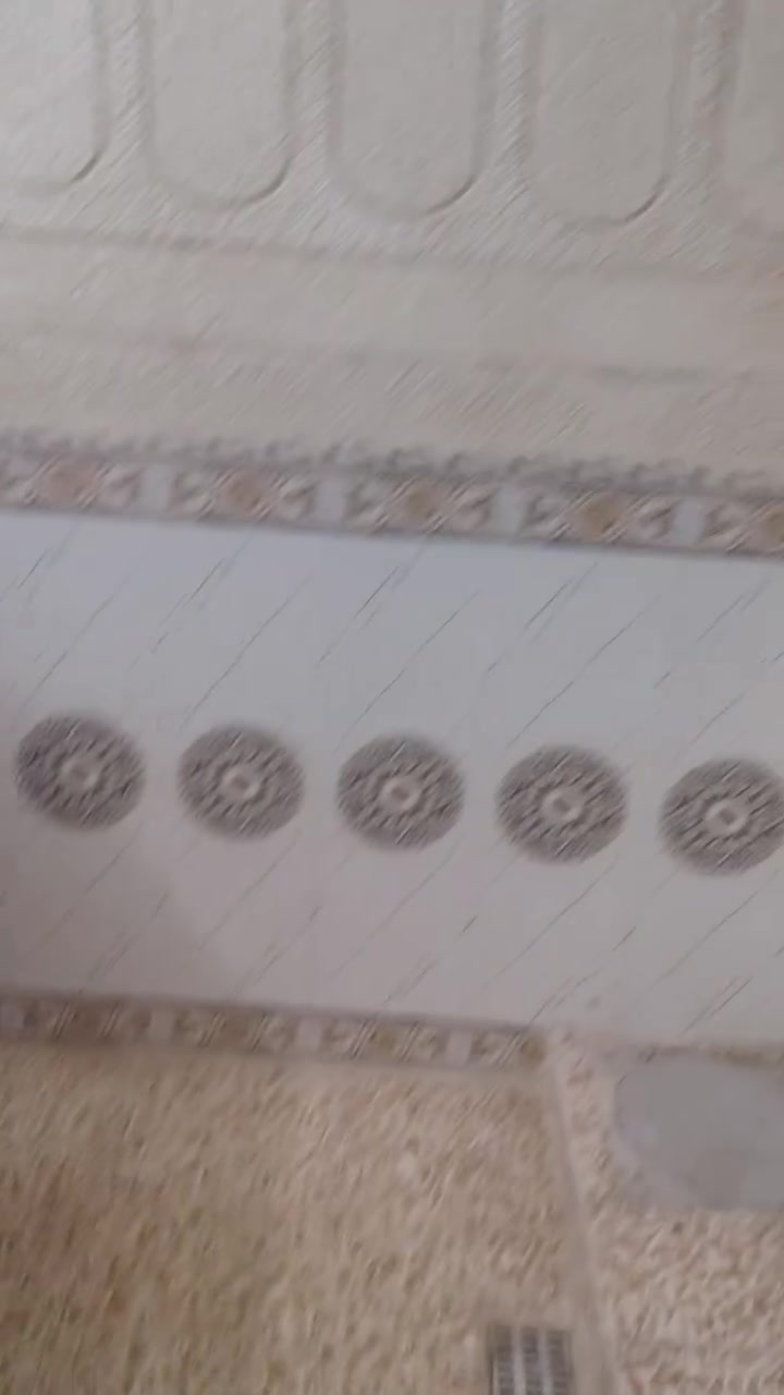 للبيع بيت ١٠٠ متر الحيدريه الثانيه نهايت شارع عسل بي غرفه نوم 5×3مطبخ حار بارد5×3هول 5×3صالت ضيوف5×3حمام خارجي حمام داخلي***********
